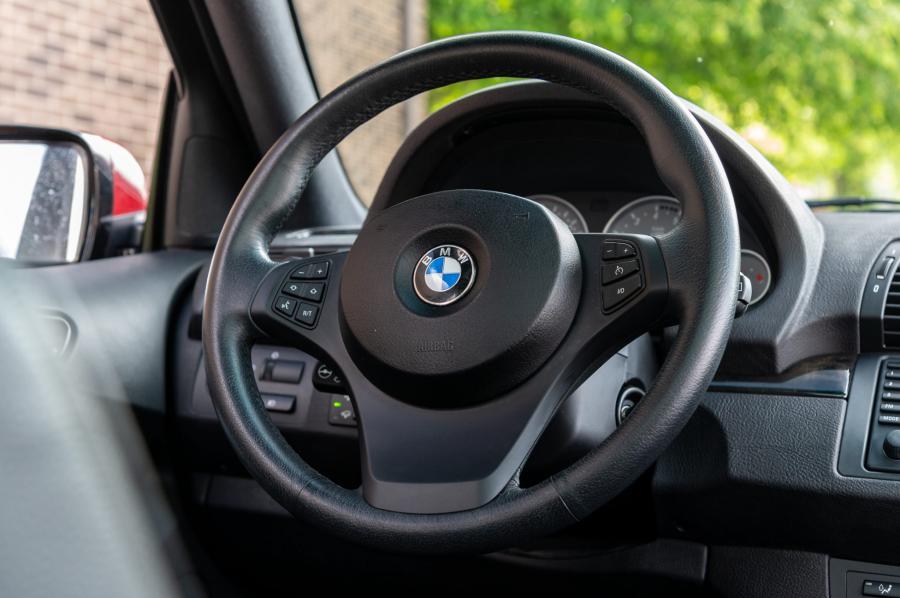 Детали интерьера BMW X5 4.8is (E53) 2004 года  (NA) (фото 49 из 104)
